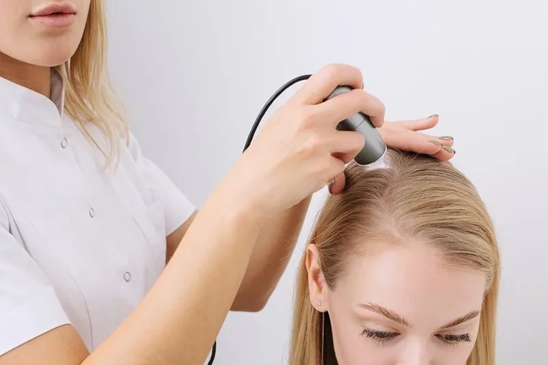 تجویز داروهای تخصصی کاهش ورم بعد از کاشت مو باید توسط پزشک صورت بگیرد.