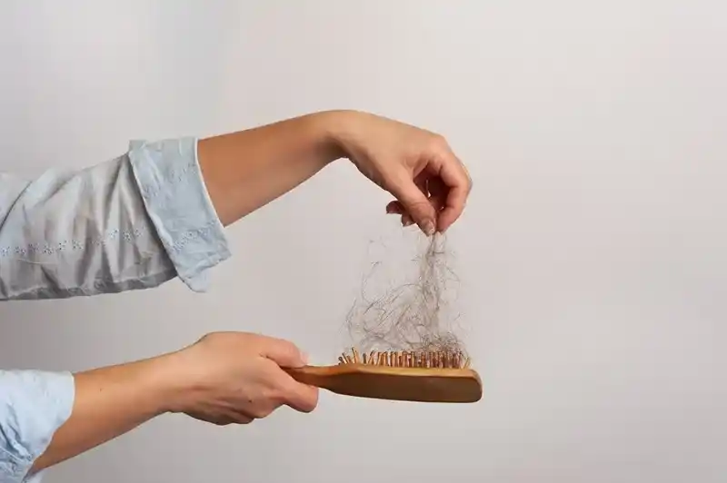 راه حل قطعی برای رویش مجدد موهای ریخته شده، کاشت مو برای زنان است.