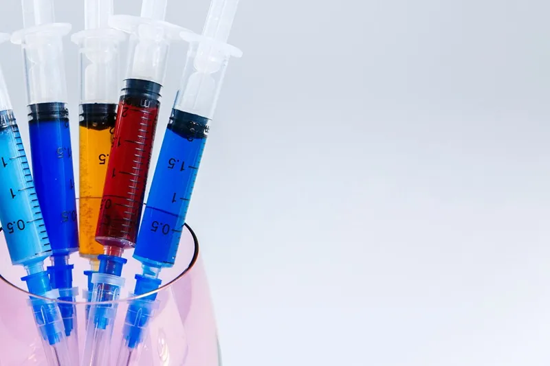 مواد استفاده شده در مزوتراپی مو نقش بسیار اساسی در عملکرد آن دارد.