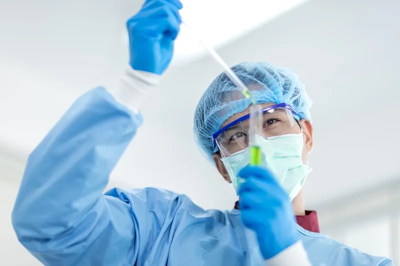 تکنیک تکثیر در ازمایش، یکی از روش های کاشت مو با بانک مو ضعیف است